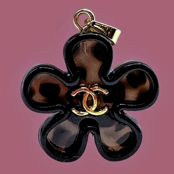 Chanel CC Tortoise Flower Charm/ Zipper Pull - Picture 1 of 3